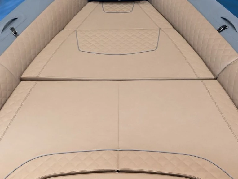 Bwa BWA 328 między profesjonalistami a osobami prywatnymi w Ajaccio