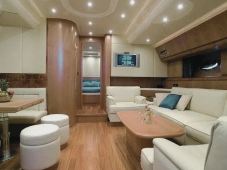 Rizzardi 73 między profesjonalistami a osobami prywatnymi w Saint-Tropez