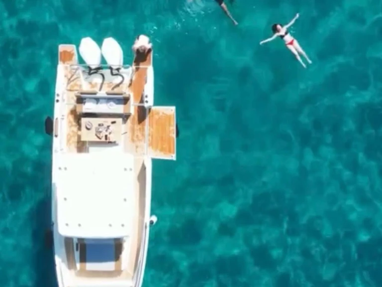 Wynajem Motorówka Bénéteau z patentem 