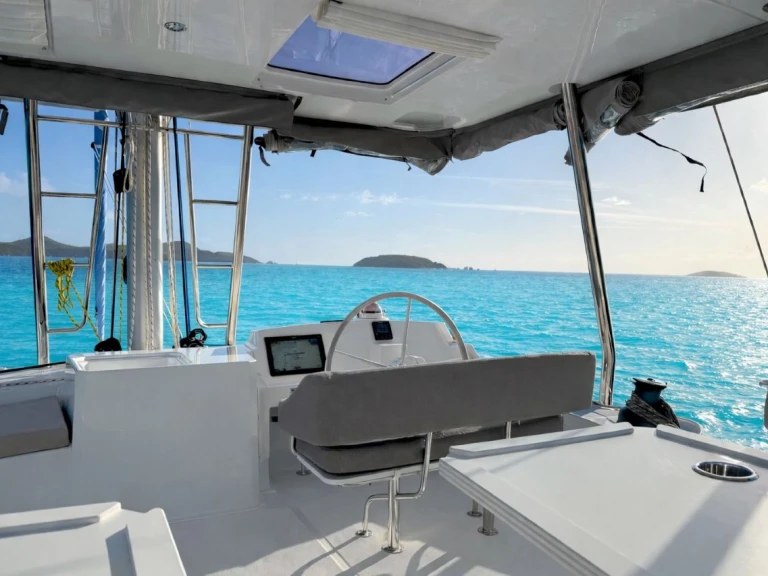 Bali Bali 5.4 między profesjonalistami a osobami prywatnymi w Road Town