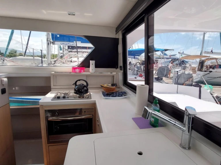 Wynajmij Katamaran z lub bez skippera Aventura w Biograd na Moru