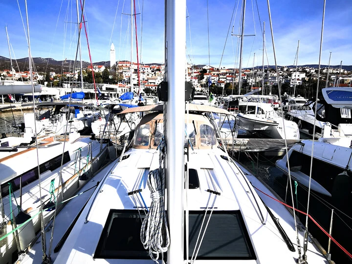 Wynajmij Elan Impression 45 w Biograd na Moru