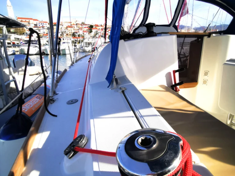 Wynajem Żaglowiec w Biograd na Moru - Jeanneau Sun Odyssey 33i