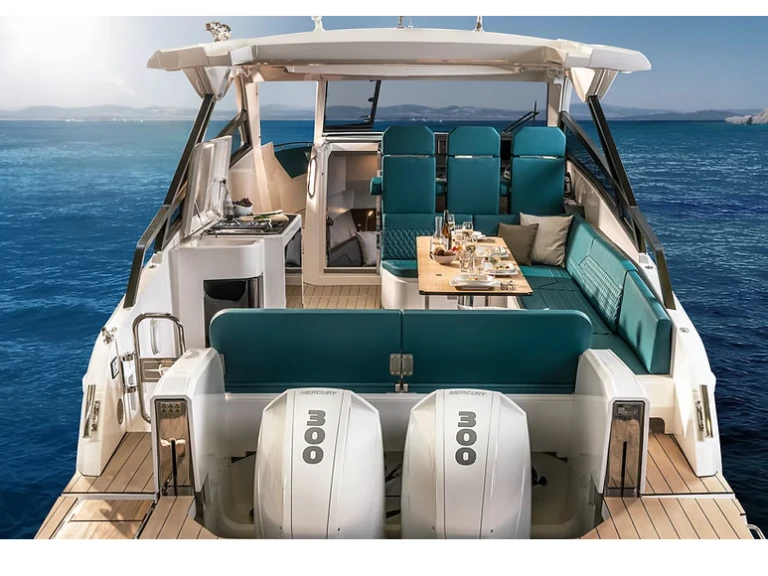 Bavaria Bavaria Vida 33 HT między profesjonalistami a osobami prywatnymi w Golfo Aranci