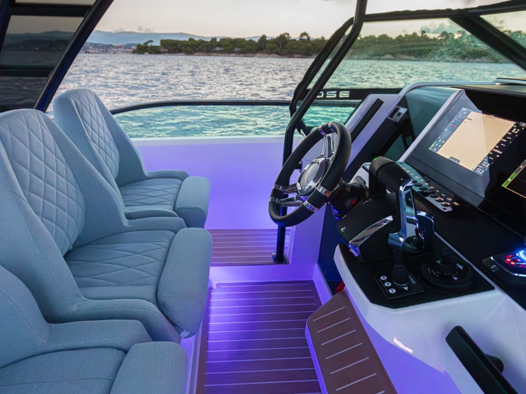 Wynajmij Motorówka z lub bez skippera Saxdor w Trogir