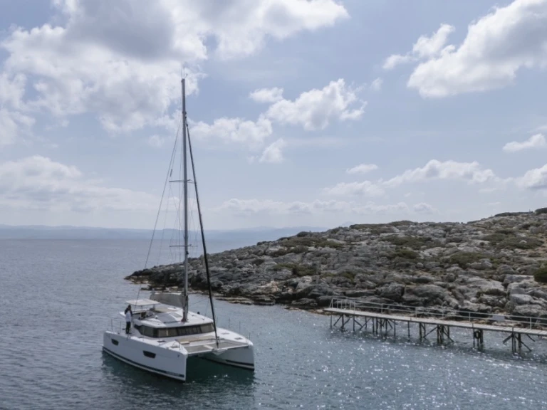 Wynajem Katamaran Fountaine Pajot z patentem 