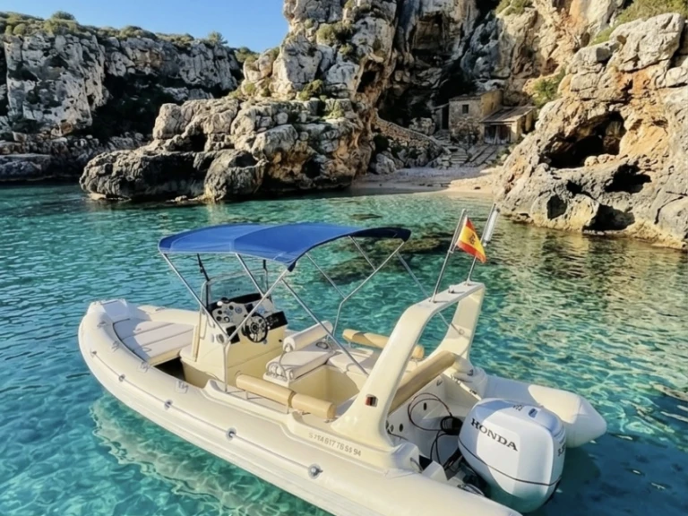 Wynajem Łódż półsztywna w Cala d'Or - Astec vdpro600