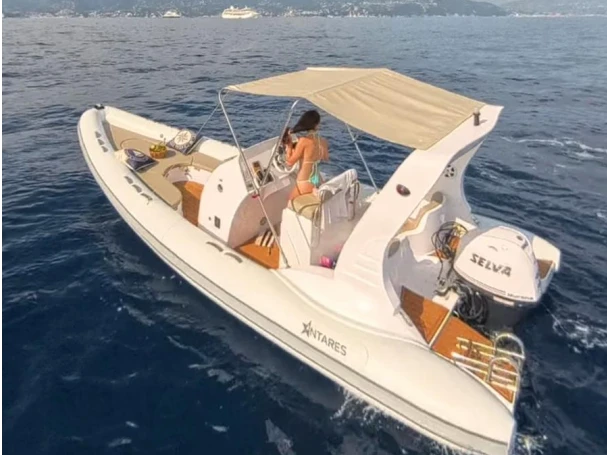 Wynajmij Łódż półsztywna z lub bez skippera Antares w Rapallo