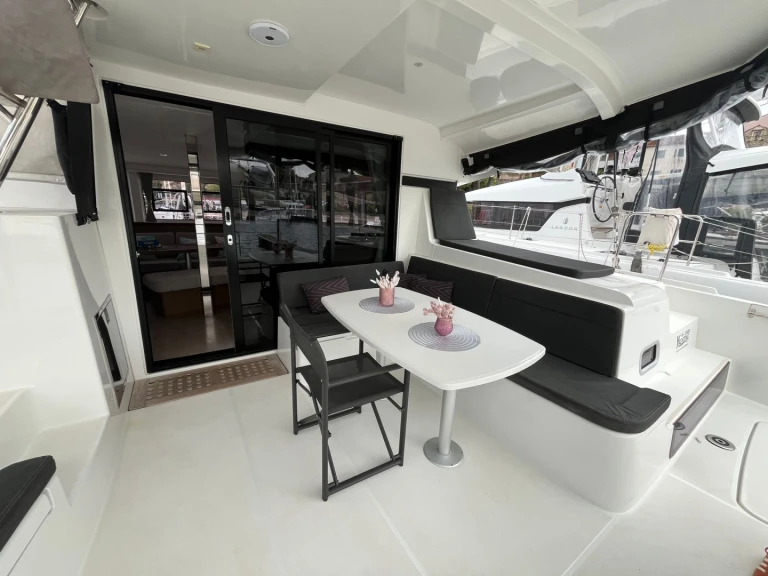 Wynajmij Lagoon Lagoon 42 w Sibenik