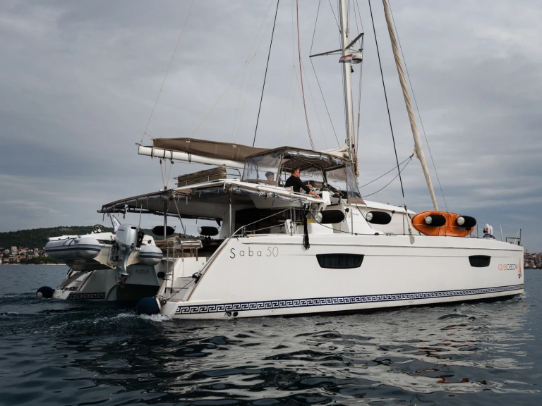Wynajmij Fountaine Pajot Saba 50 w Trogir