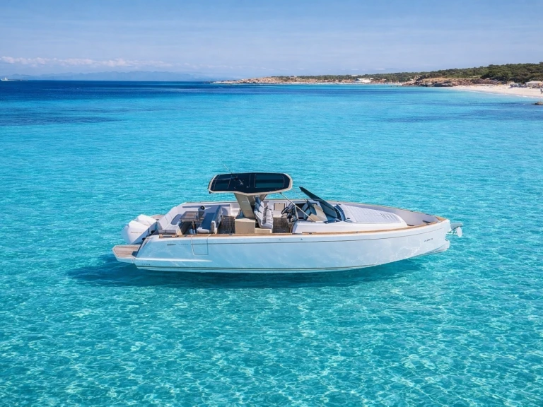 Pardo Yachts Pardo 38 między profesjonalistami a osobami prywatnymi w Ibiza Town