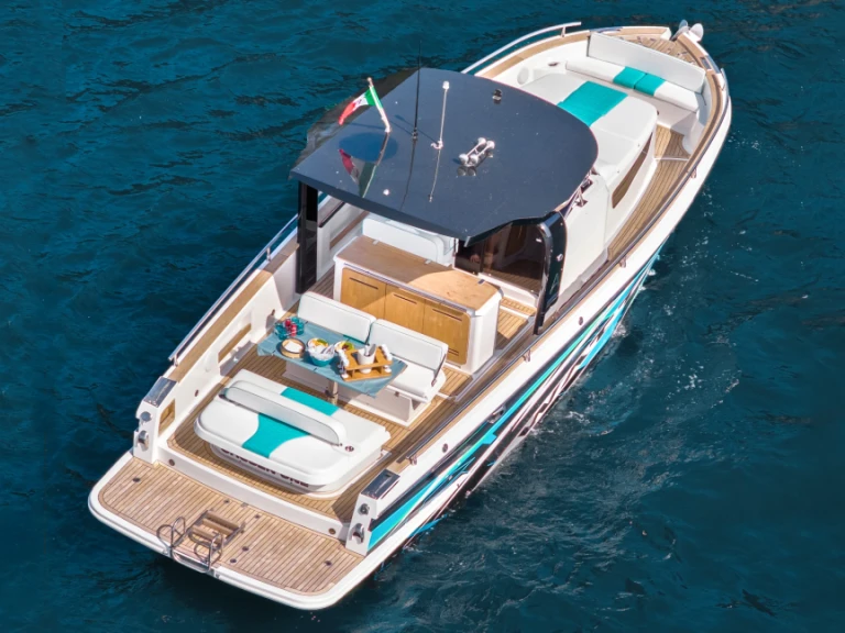 Motorówka do wynajmu w Piano di Sorrento w najlepszej cenie