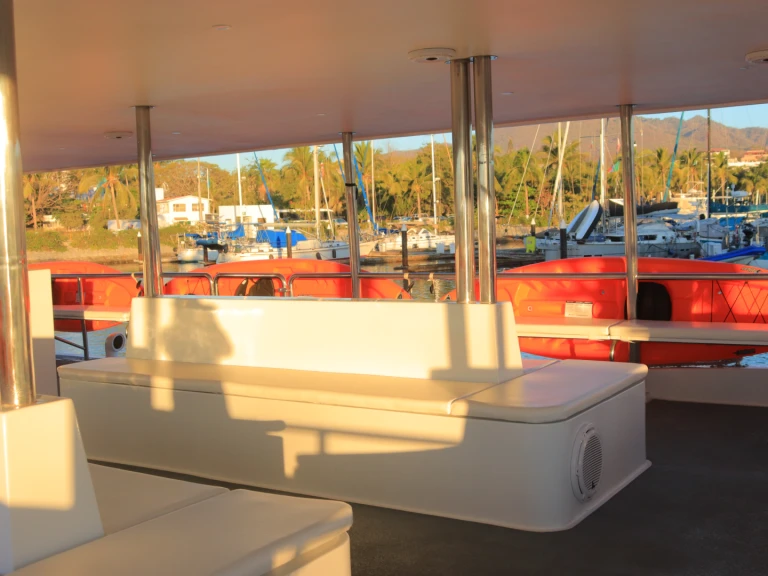 Custom Made Mega Catamaran 100-30 FT między profesjonalistami a osobami prywatnymi w Puerto Vallarta