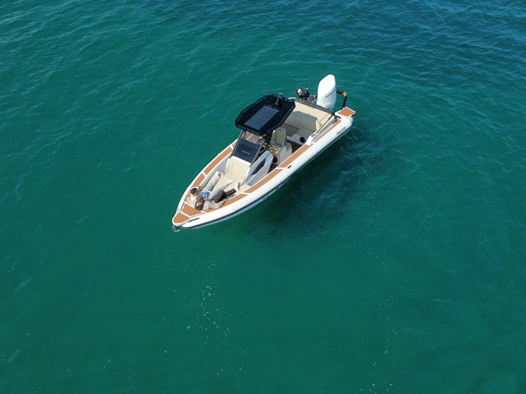 Mazziena 26SP między profesjonalistami a osobami prywatnymi w Korfu