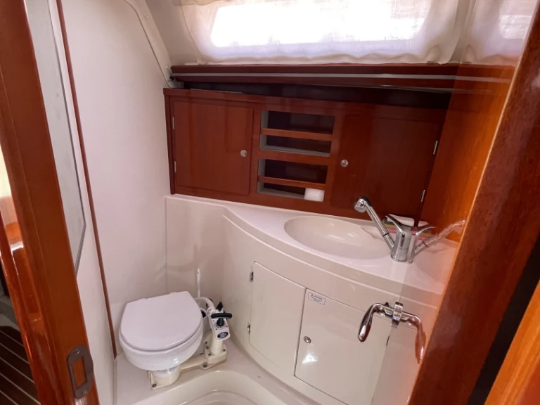 Wynajem łodzi Genova tanio Hanse 411