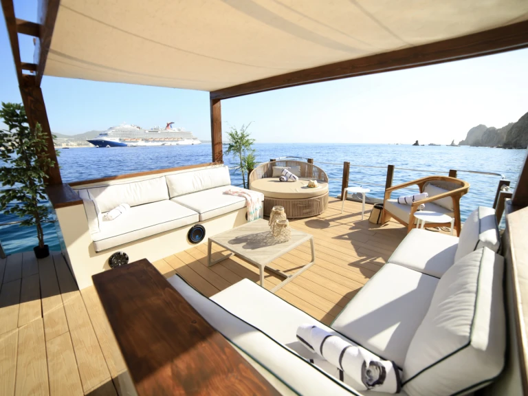 Wynajem Motorówka Custom Made z patentem 