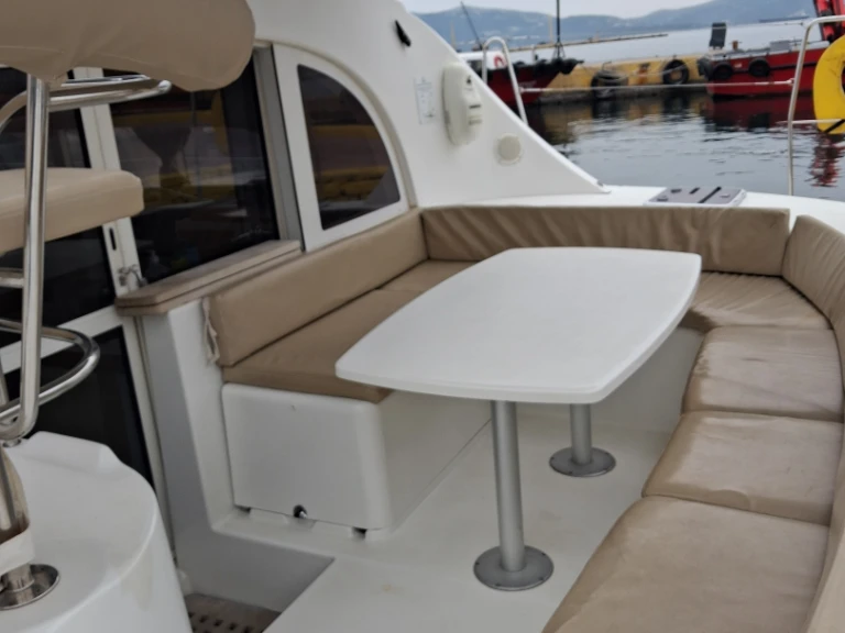 Wynajmij Katamaran z lub bez skippera Lagoon w Paros Port