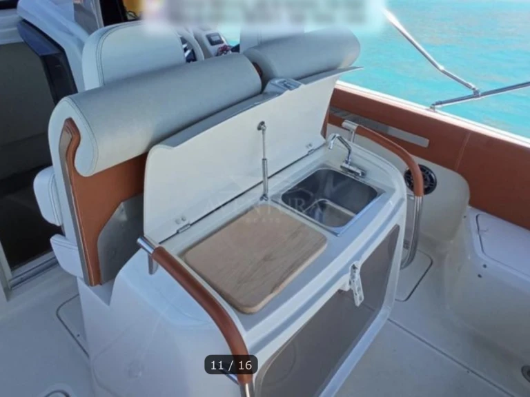 Wynajem Motorówka Invictus  z patentem 