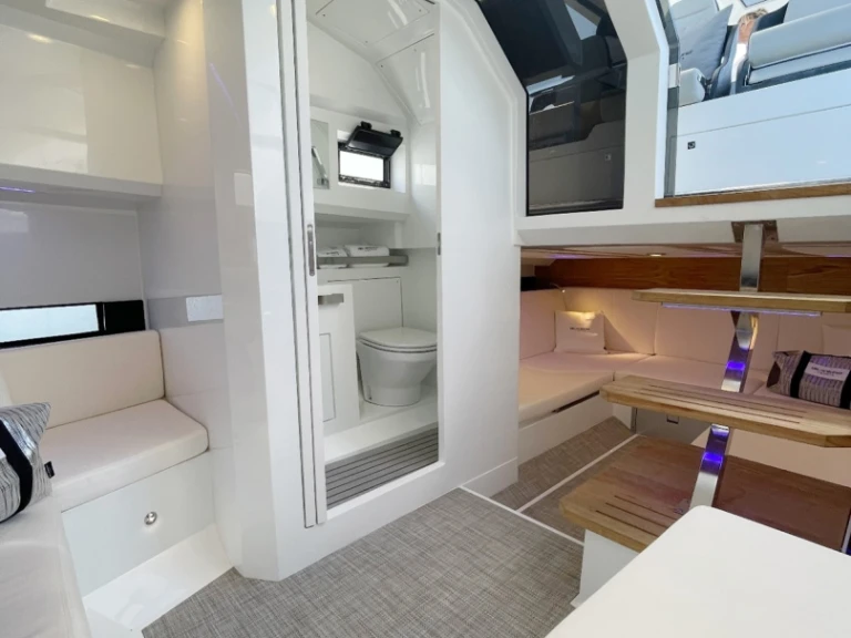 Wynajem Motorówka w Marina Botafoch - De Antonio d36