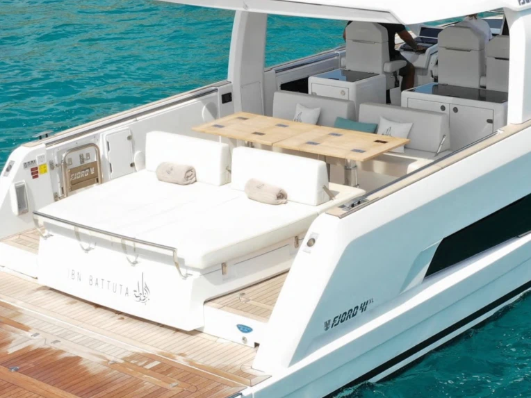 Motorówka do wynajmu w Santa Eularia des Riu w najlepszej cenie