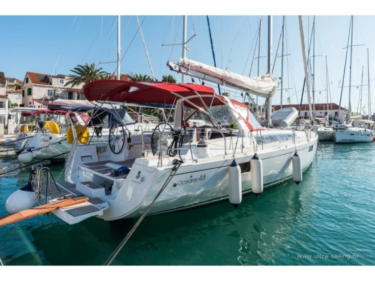 Wynajmij Bénéteau Oceanis 48 w Cagliari