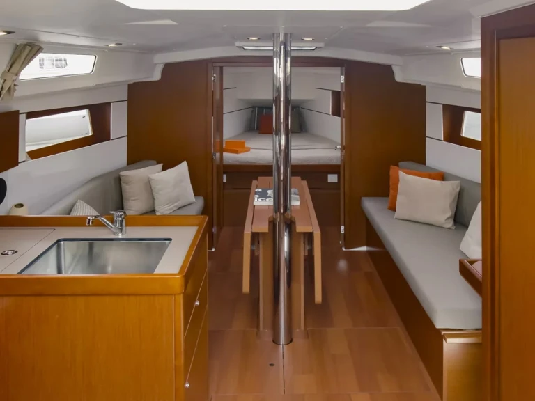 Wynajmij Bénéteau Oceanis 35.1 w Cagliari