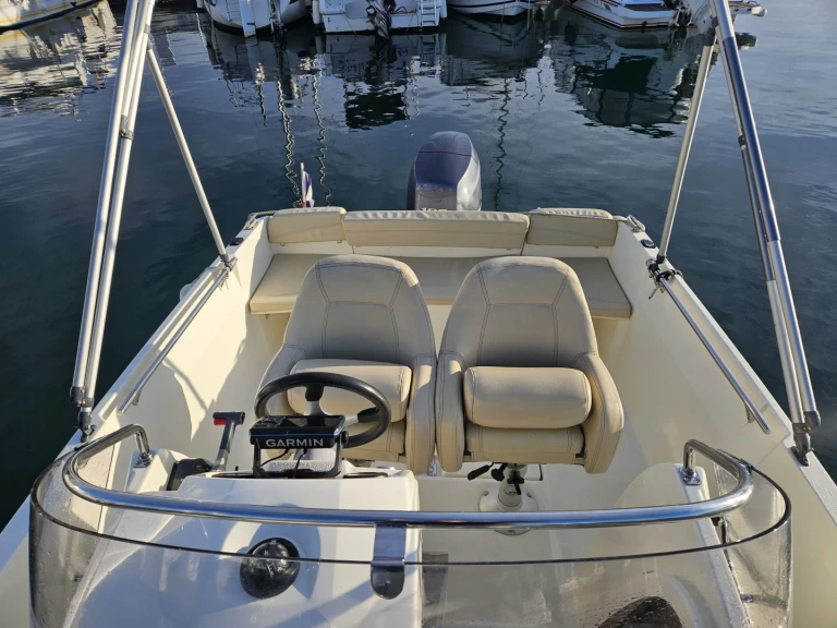 Wynajem w Mandelieu-la-Napoule- Jeanneau Cap Camarat 5.5 Style na SamBoat