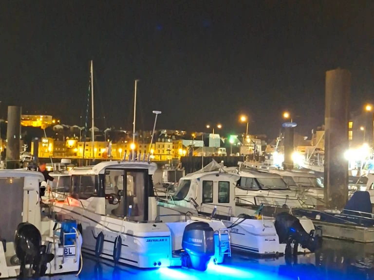 Jeanneau Merry Fisher 695 Marlin między profesjonalistami a osobami prywatnymi w Dieppe