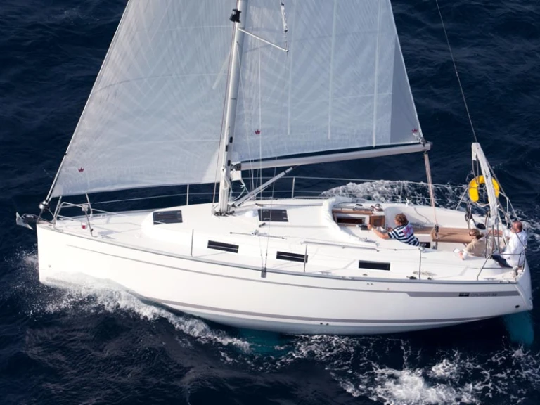 Bavaria Cruiser 32 między profesjonalistami a osobami prywatnymi w Trogir