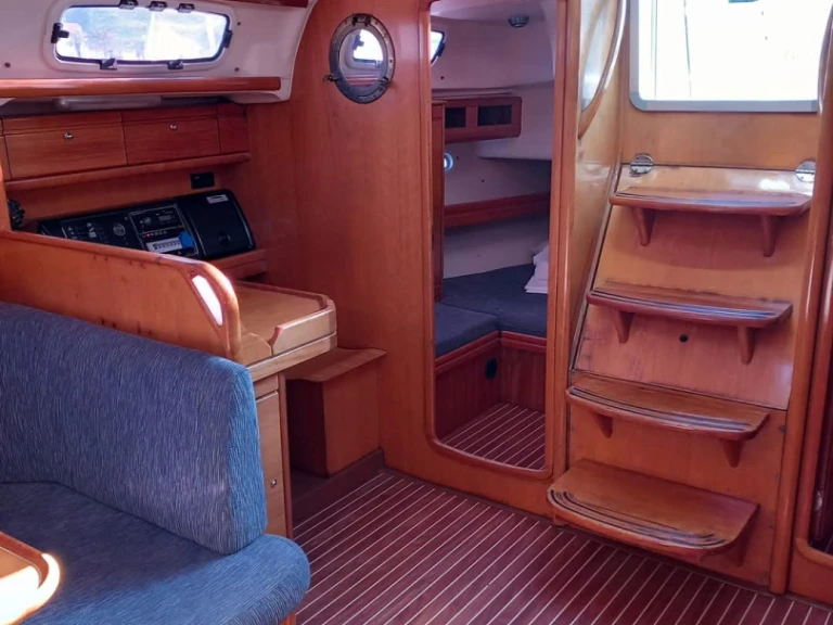 Wynajmij Bavaria Cruiser 46 w Trogir