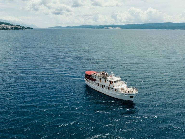 Wynajem Motorówka w Omis - Betina Wooden Boat