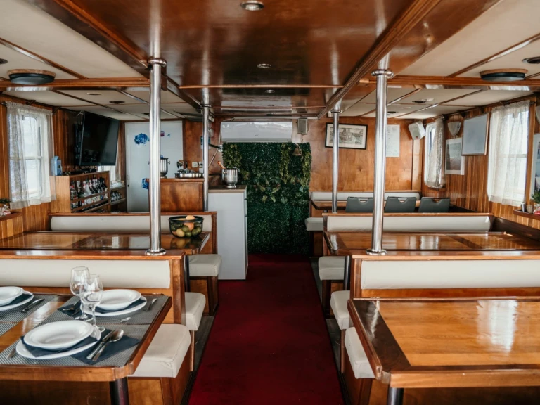 Wynajem Motorówka Betina z patentem 