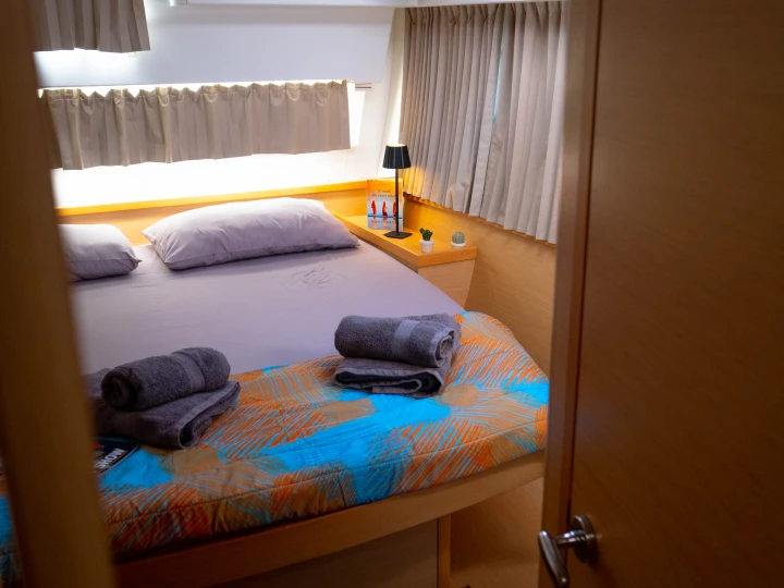 Wynajem Katamaran Lagoon z patentem 