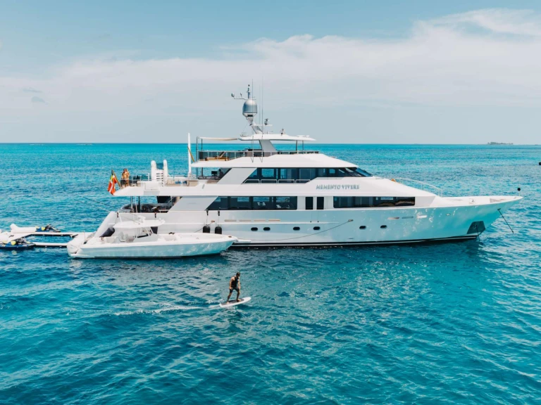 Westport MEMENTO VIVERE między profesjonalistami a osobami prywatnymi w Nassau