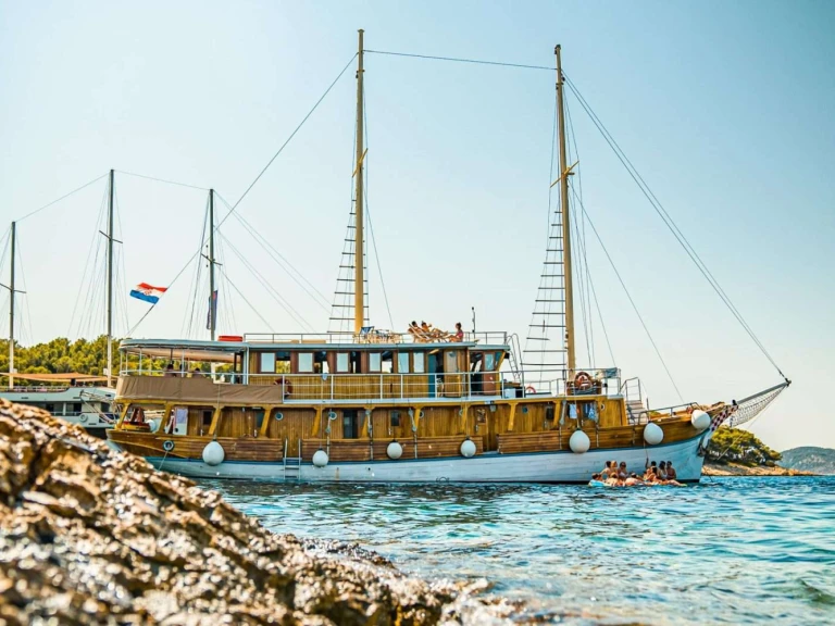 Luksusowy jacht do wynajmu w Ražanj w najlepszej cenie