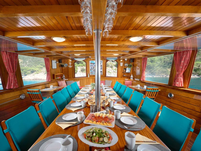 Custom MOJA MAJA między profesjonalistami a osobami prywatnymi w Split