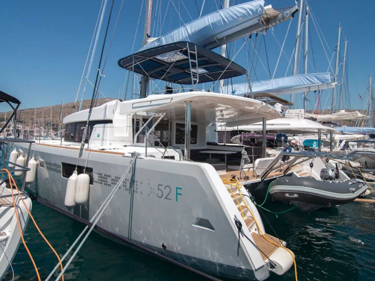 Wynajmij Katamaran z lub bez skippera Lagoon w Praslin Island