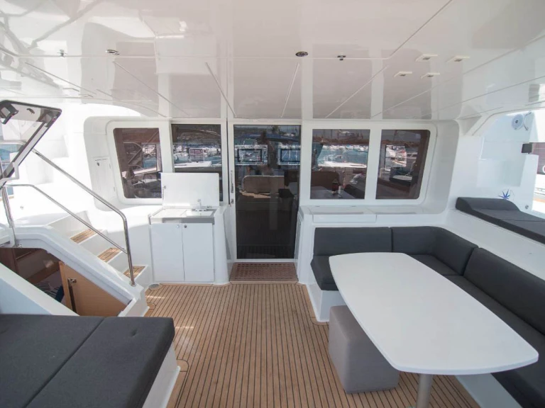 Wynajem Katamaran Lagoon z patentem 