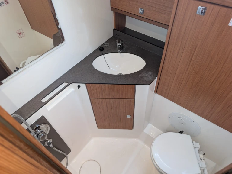 Żaglowiec do wynajmu w Rogoznica w najlepszej cenie