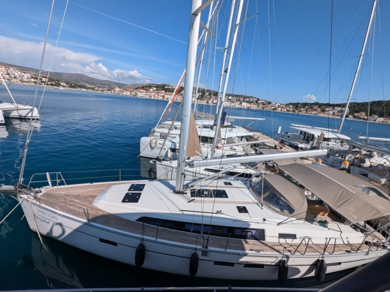 Żaglowiec do wynajmu w Rogoznica w najlepszej cenie