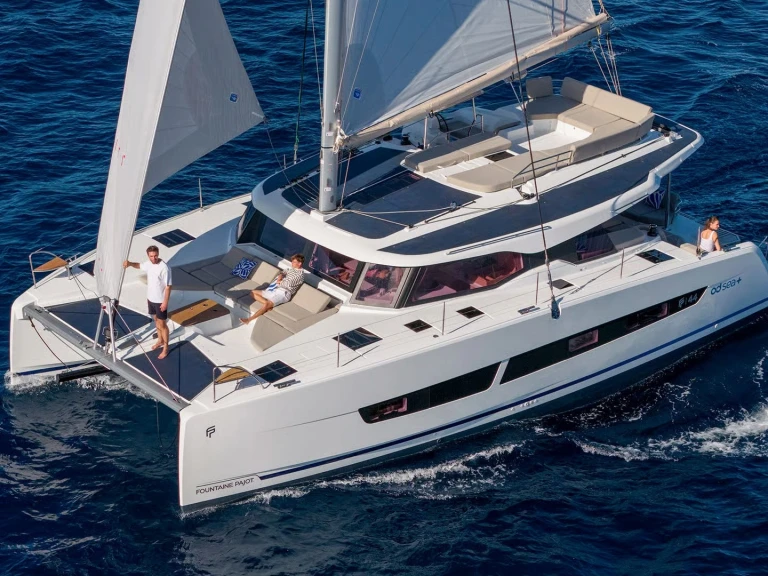 Wynajem Katamaran Fountaine Pajot z patentem 
