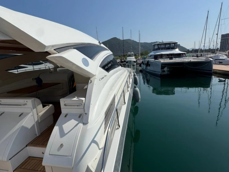Wynajmij Cayman Yacht BoatVibe 58ft w Amalfi
