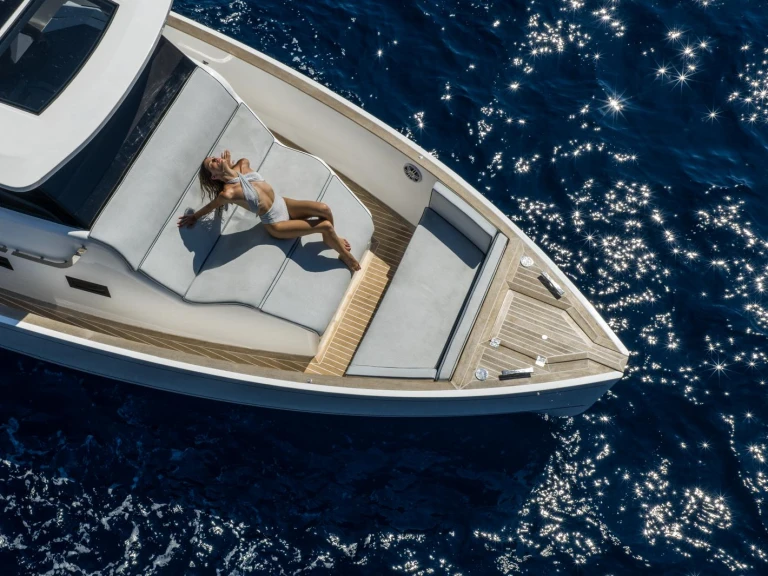 Wynajem Motorówka Yacht z patentem 