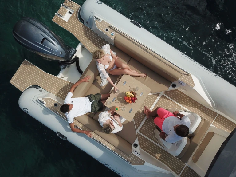 Wynajmij Łódż półsztywna z lub bez skippera Capelli w Marine de Sant'Ambrogio