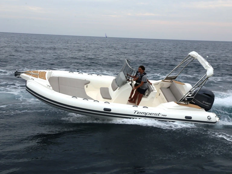 Wynajem Łódż półsztywna w Marine de Sant'Ambrogio - Capelli Tempest 700 CUP