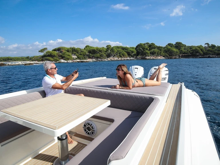 Wynajmij Łódż półsztywna z lub bez skippera Capelli w Marine de Sant'Ambrogio