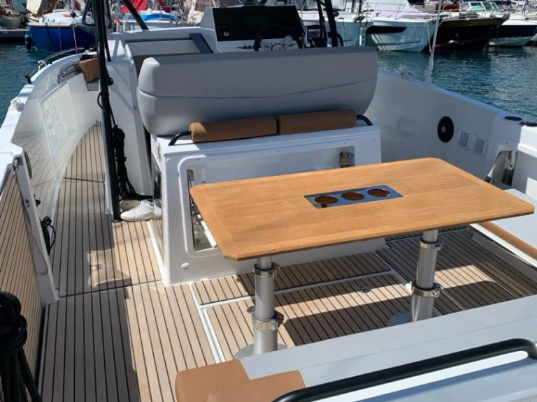 Wynajem łodzi Saint-Raphael tanio Flyer 9