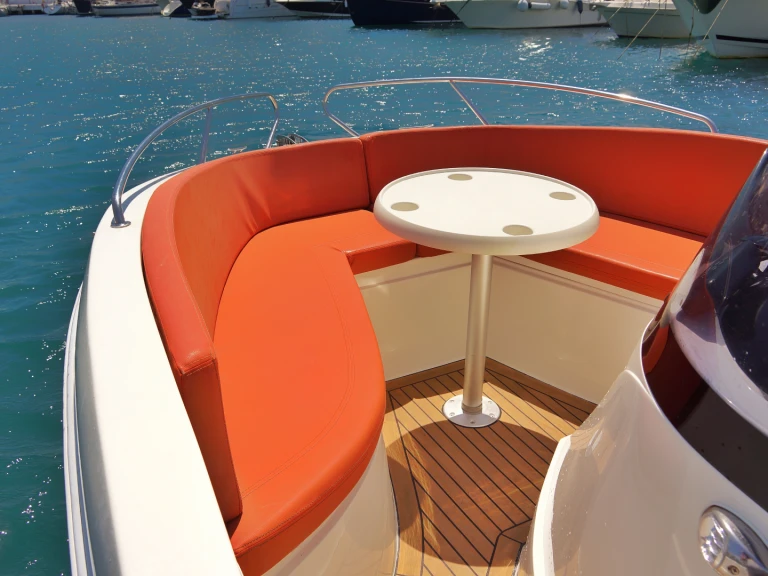 Motorówka do wynajmu w Puerto Deportivo de Marbella w najlepszej cenie