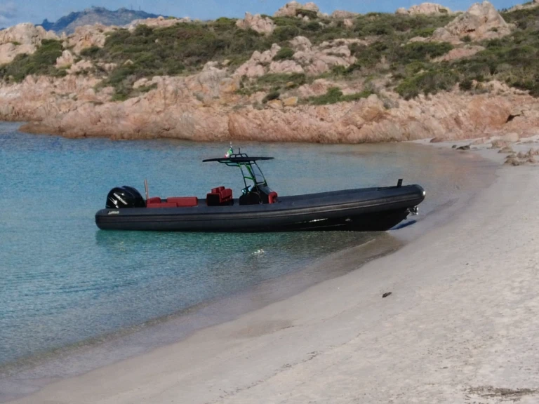 Sea Water Sea Water Phantom 300 między profesjonalistami a osobami prywatnymi w Portisco