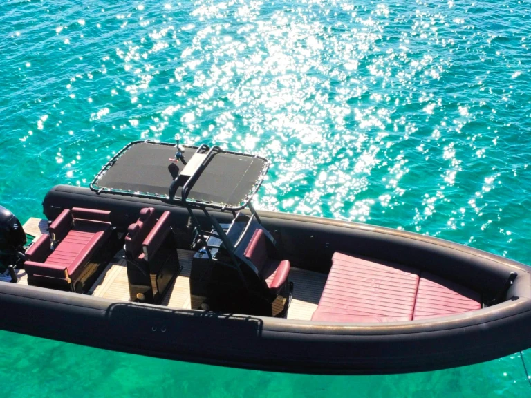 Łódż półsztywna do wynajmu w Marina di Portisco w najlepszej cenie